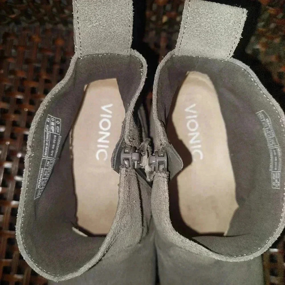 Vionic Vera Greige Brown Suede Side Zip Booties Ankle Boots Sz 7.5 - Picture 6 of 7